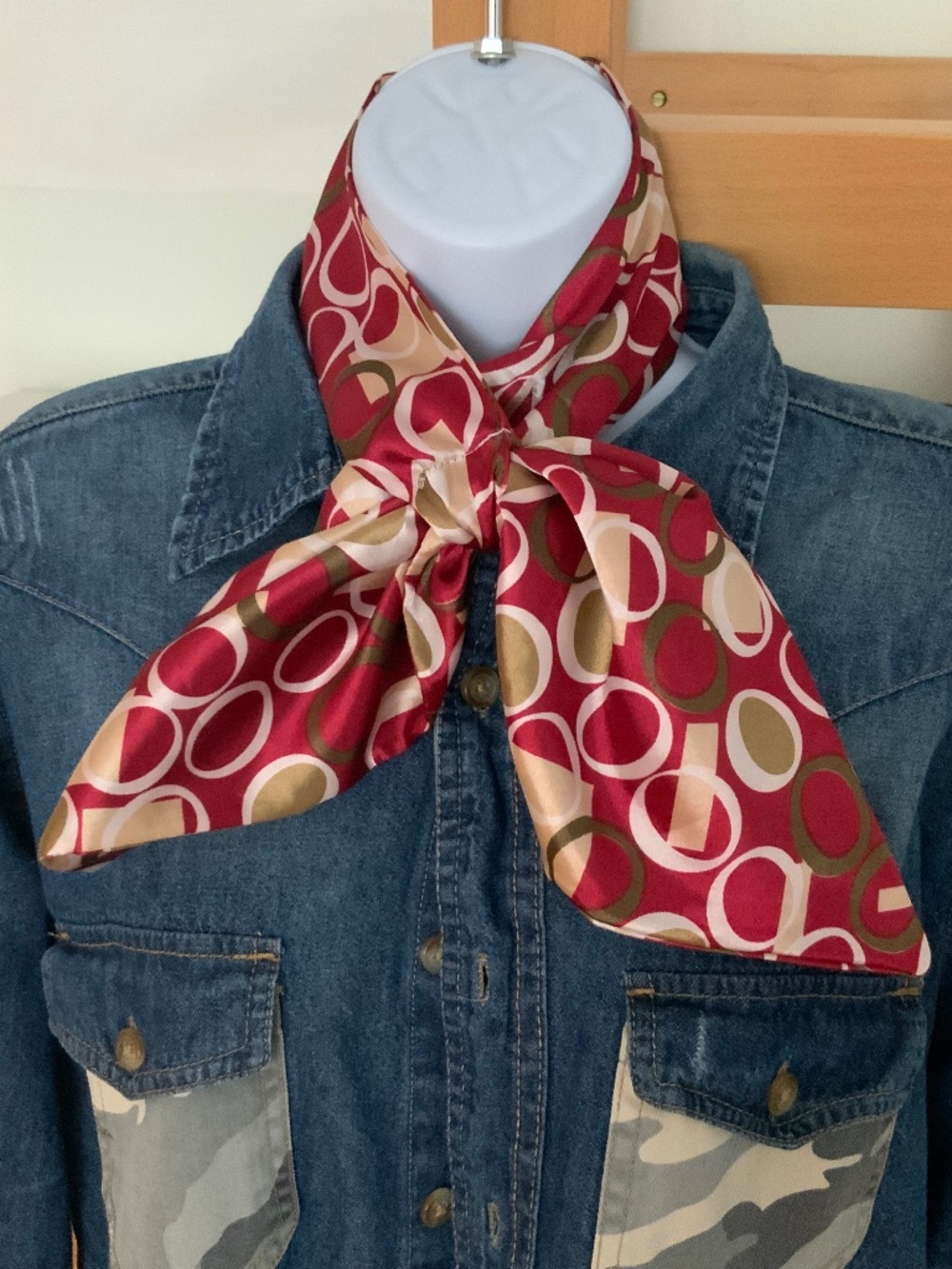 Women’s neck tie